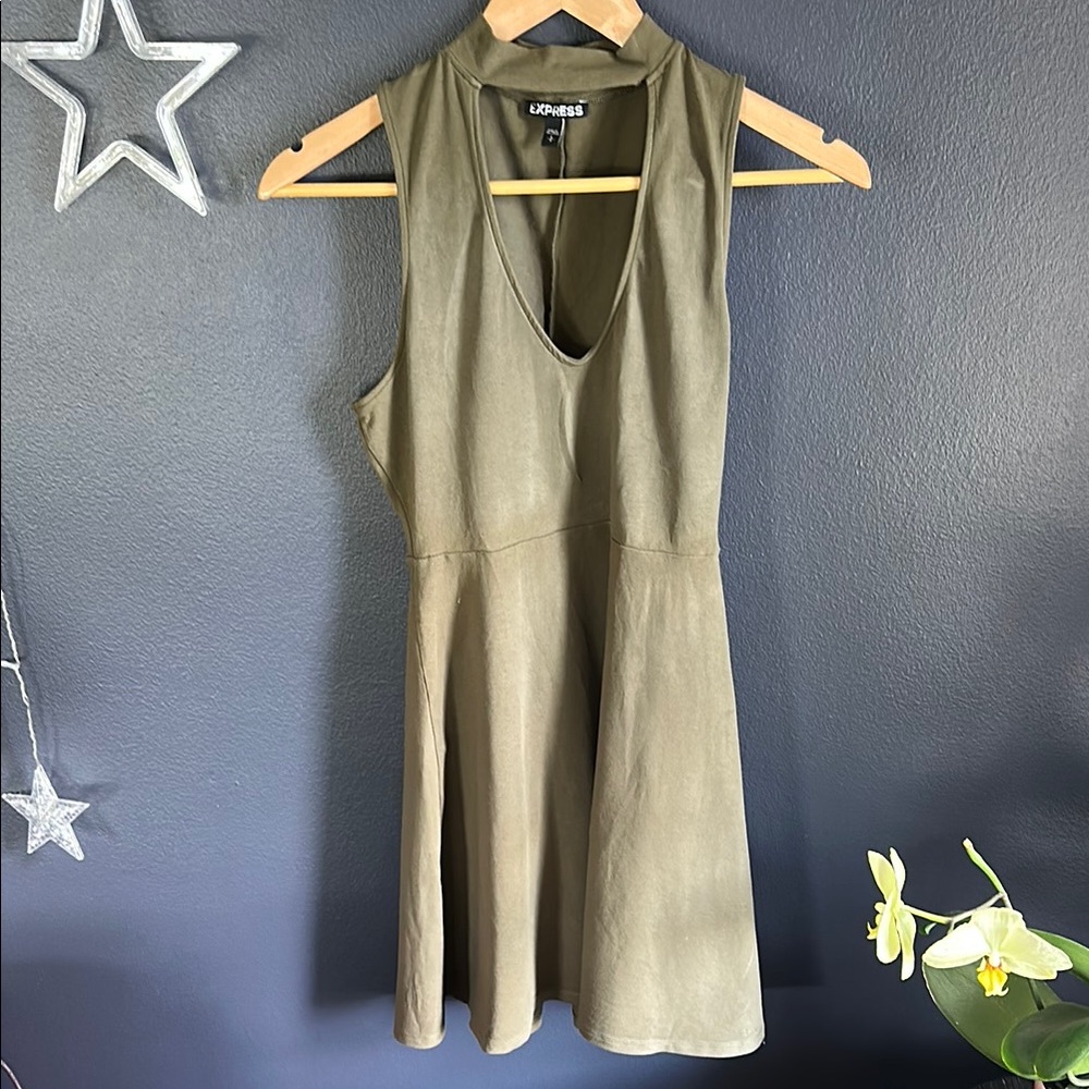 💛5 for $8 Express Green Sleeveless Halter Mini Dress